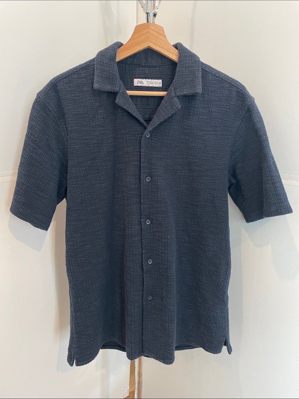 Men’s Zara Navy button down short sleeve shirt. Size Medium